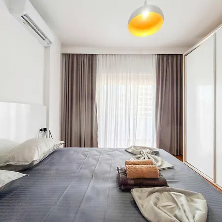1 Bedroom 1052 *
