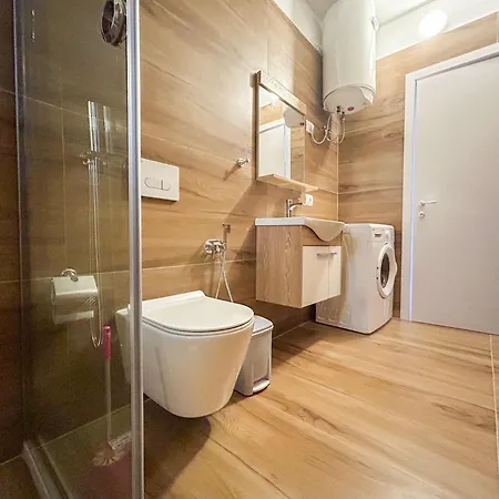 1 Bedroom 1052 Apartment *