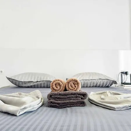 1 Bedroom 1052 *