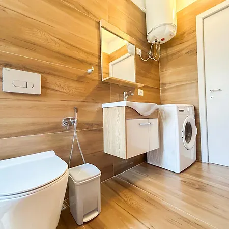 1 Bedroom 1052 *
