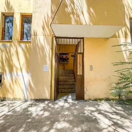 1 Bedroom 1052 Apartment