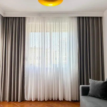 1 Bedroom 1052 *