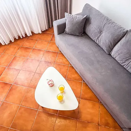 1 Bedroom 1052